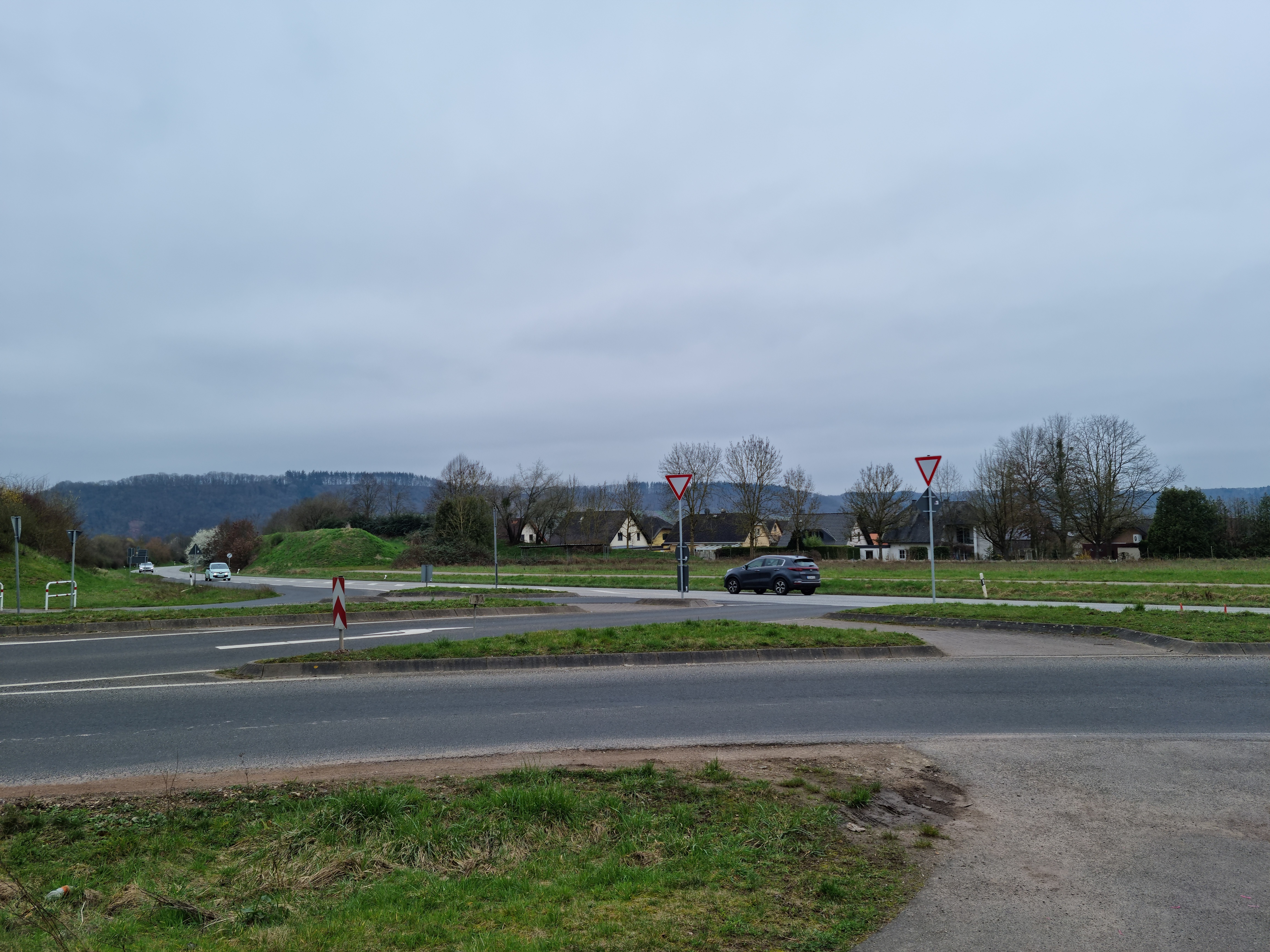 Teil der Umleitungsstrecke w�hrend der Sperrung der Ehranger Br�cke: Der Knotenpunkt B53/K39 bei Schweich